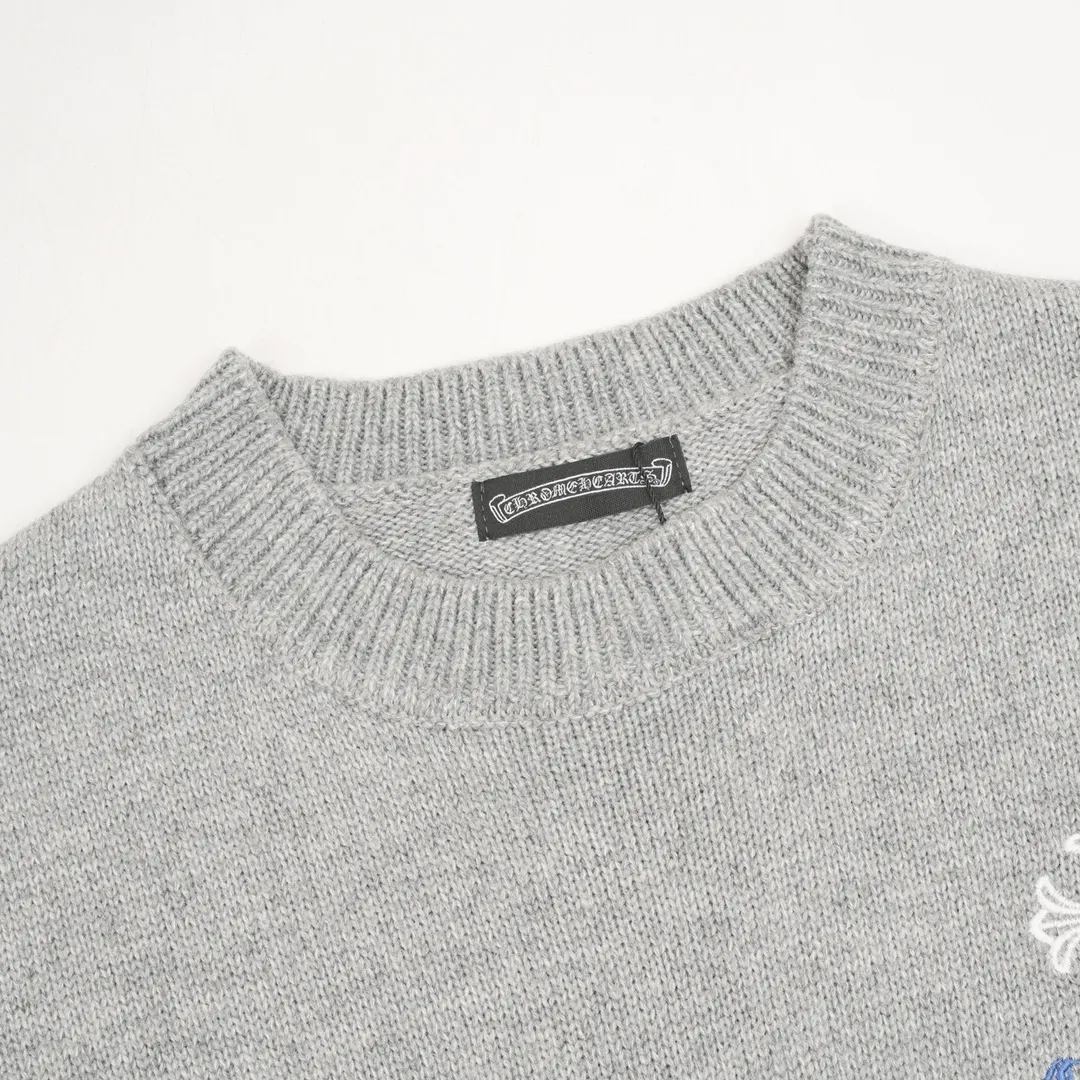 🅿️580 Chrome Hearts CH Chrome Hearts 25ss Embroidered Disk Sanskrit Cross Hole Knitted Sweater Pullover. It’s a very eye-catching style. It’s the same style for both men and women. It’s black and white. It looks great in person. It looks good on the upper body. It looks good when you wear it every day. It’s even more photogenic. It’s hard not to buy it. Buy it for me!!! Believe me, no one can refuse such a machine-length Chrome Hearts jacket. It has an expanded version based on the old version. The upper body is loose and stylish. Casual design with an expanded hem. Fat people are extremely slim. Thin people have a limited height. Ten thousand yuan ZP printing. 1:1 perfect restoration. Looks good when worn alone. Can be easily controlled by both men and women. If you care more about quality, you must also respect the price. It is completely different from the junk goods on the market that are thin and see-through and pill when worn. If the style makes you shine at a glance, then quality is what you should pay more attention to. We focus on quality rather than price. Customers who have received my products all know it. ️️️ Sweaters on the market are generally made of core-spun yarn. We use modal. Compared with core-spun yarn, the advantages are very intuitive: high cost, high price, high density, relatively expensive for developers, allowing us to make a lot less money. In addition, it is delicate, has no scum on the upper body, resists pilling, and is high-end. We are conscientious sellers and do not use core-spun yarn. Core-spun yarn is really useless except for being cheap. It shrinks, pills, hooks, and makes people pierced. He is proficient in everything. It is 2024. Who doesn’t want to look presentable when going out when they dress up? Quality determines the upper body effect. No matter how bad the quality, the best style is still the temperament of the urban-rural fringe. We only do long-term business. Quality determines character. Take it back and wear it with confidence and wash it. The pattern quality will definitely make your eyes shine. We only make the right version of high quality. We make high-end hard goods. Reject junk goods and reject fast food. Conscientious quality and conscientious price. You deserve it!  Color: Black Beige Gray Size: S-L